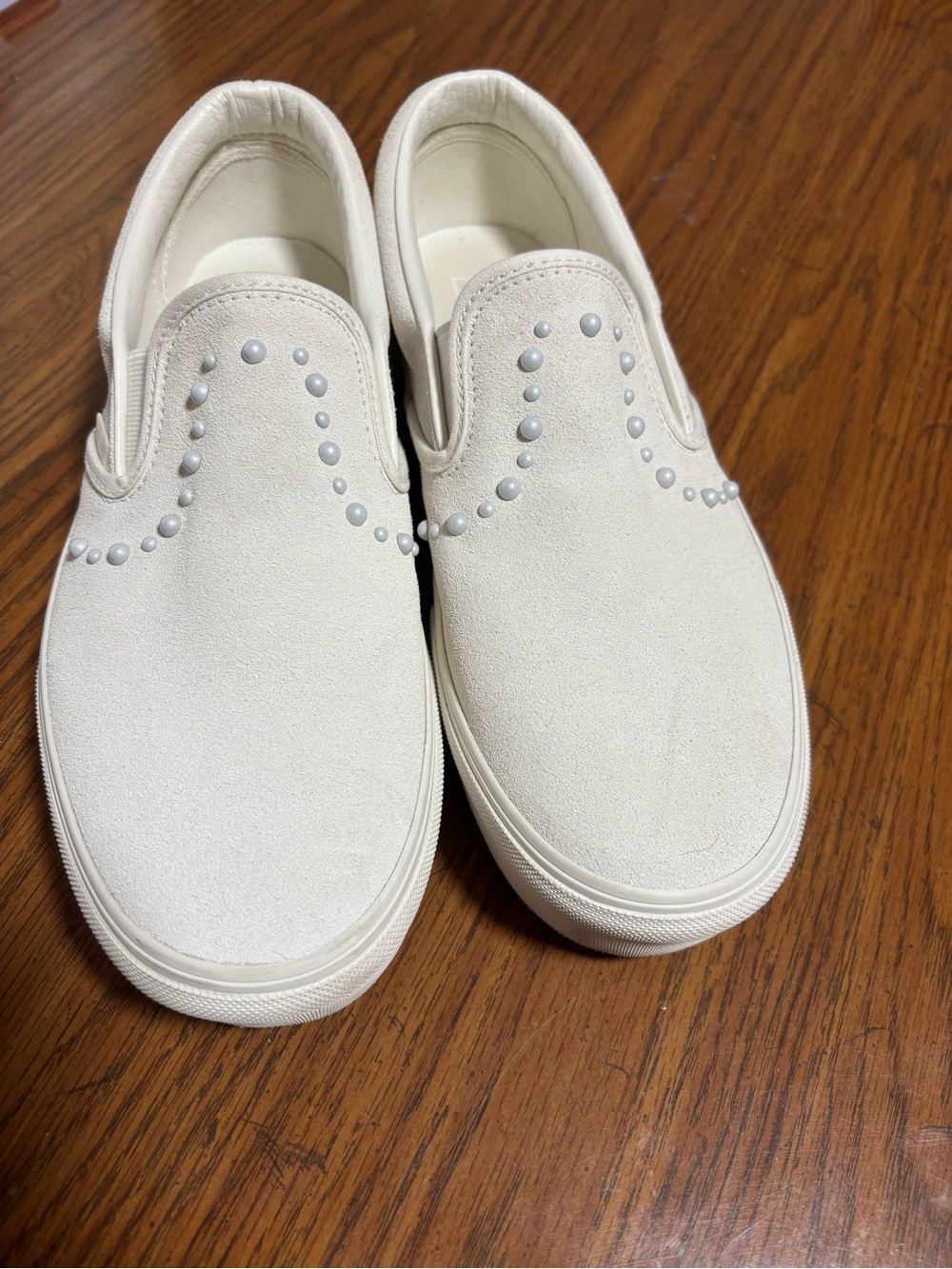 White van’s with pearl detailing